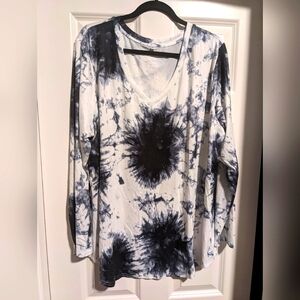 Long sleeve black and white tye dye shirt